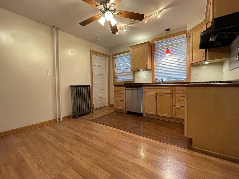 801 University Ave NE — Photo 8