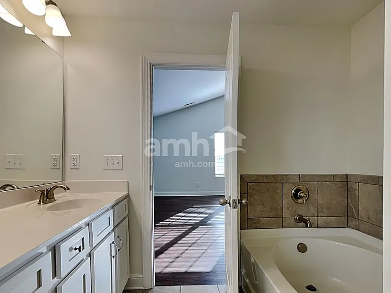 515 McMillan Ln — Photo 12