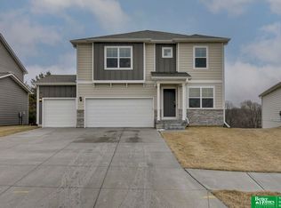 4405 Leawood Dr, Bellevue, NE 68123