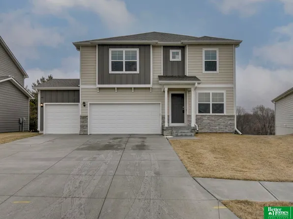 4405 Leawood Dr, Bellevue, NE 68123