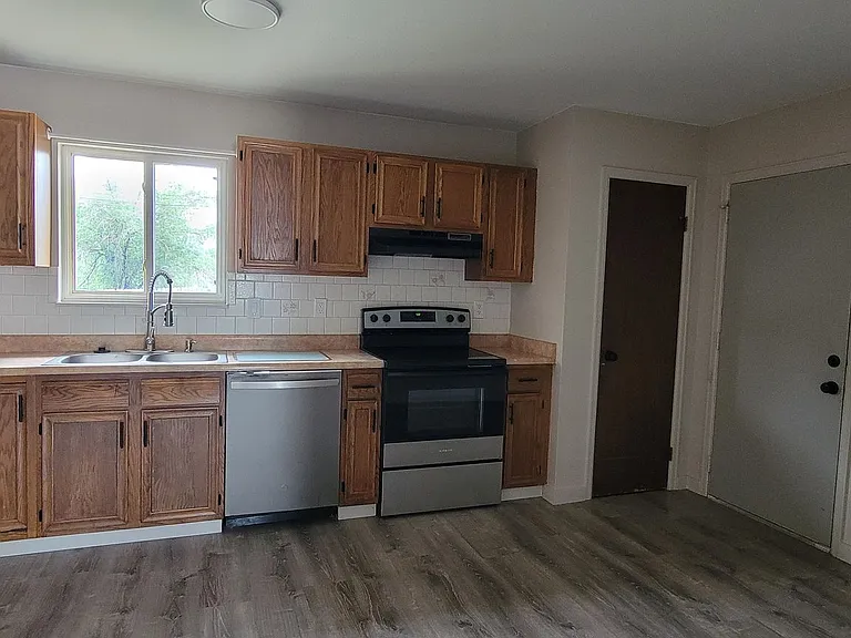 608 Harding Ave — Photo 6