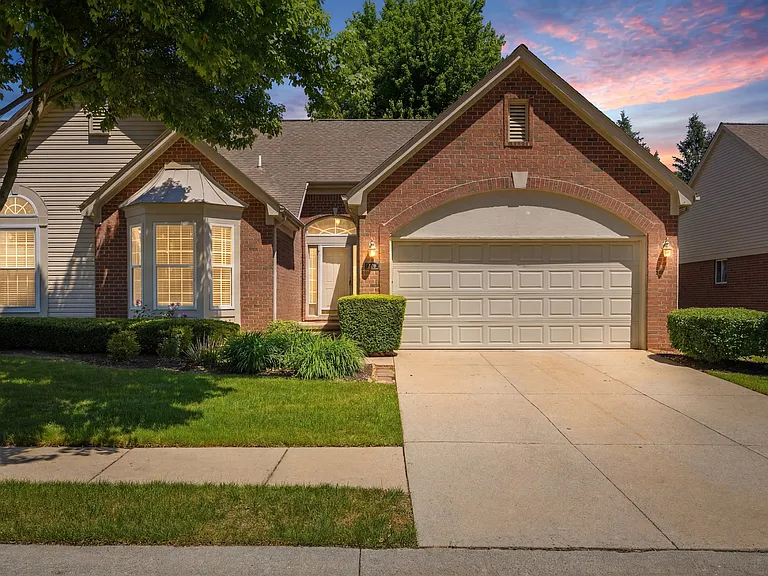 4421 Honeysuckle Dr — Photo 1