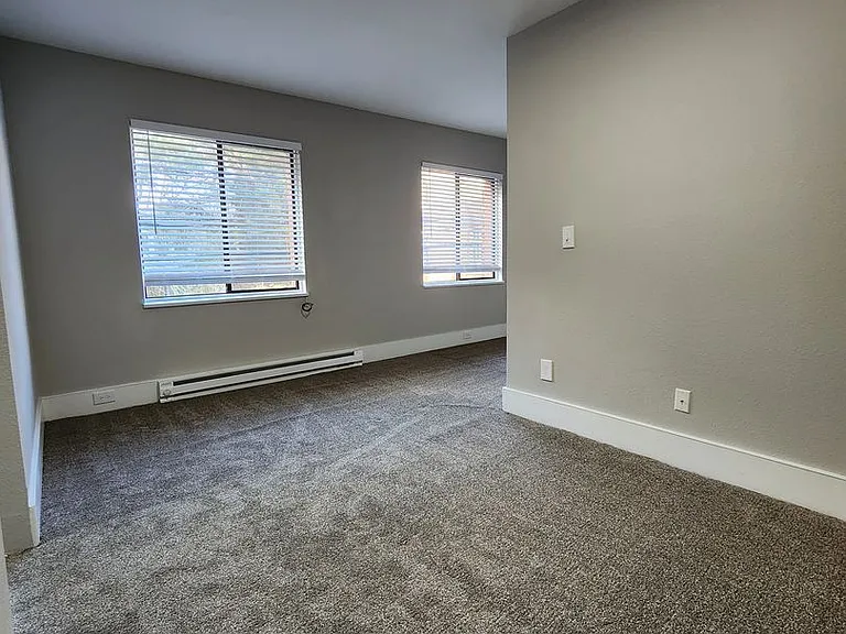 Florence Apartments — Photo 31