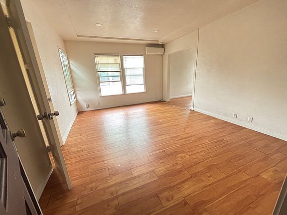 2nd image of 1137-1141 S Garfield Ave #11391/2