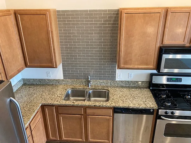 2 bed, 913 sqft, $1,795 — Photo 3