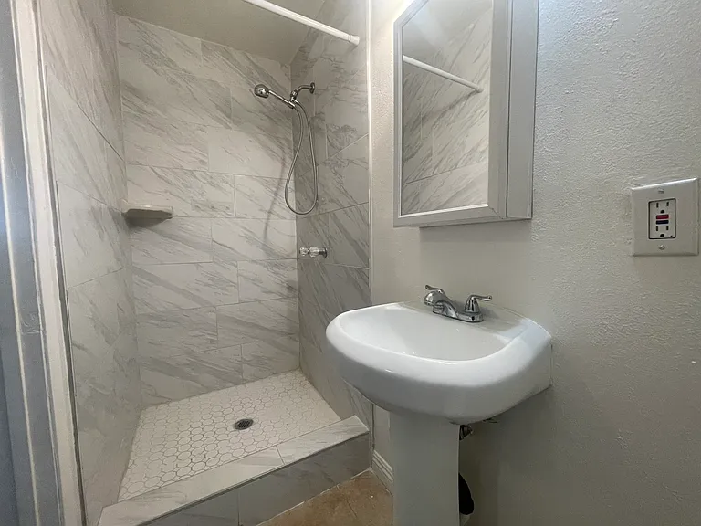 15335 Maplegrove St #11 — Photo 14