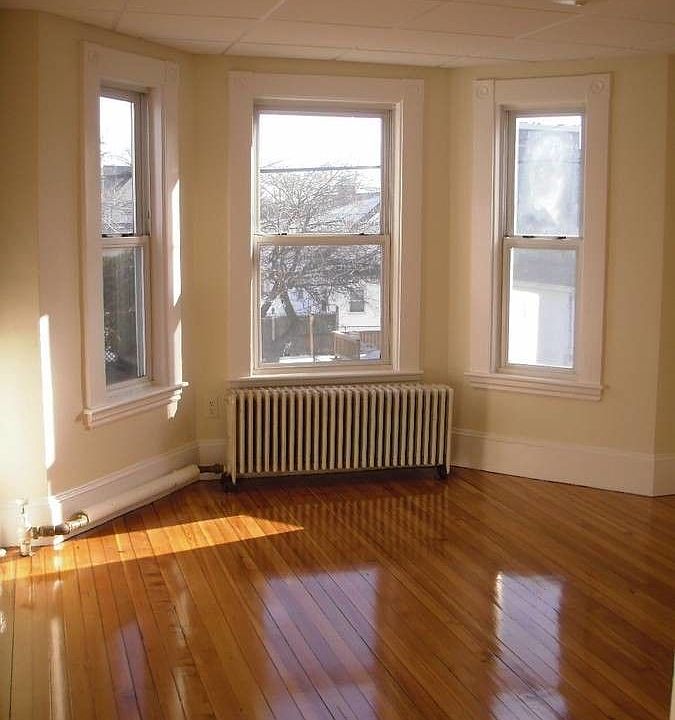 2nd image of 32 Silver St