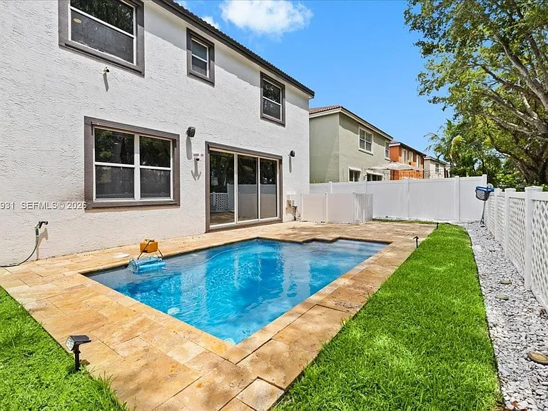 5014 SW 155th Ter #5014 — Photo 8