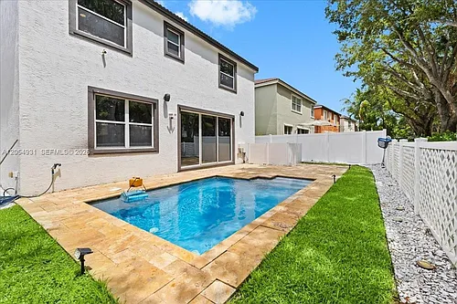 5014 SW 155th Ter Photo 1