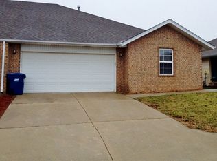 813 W Foxx Dr, Nixa, MO 65714