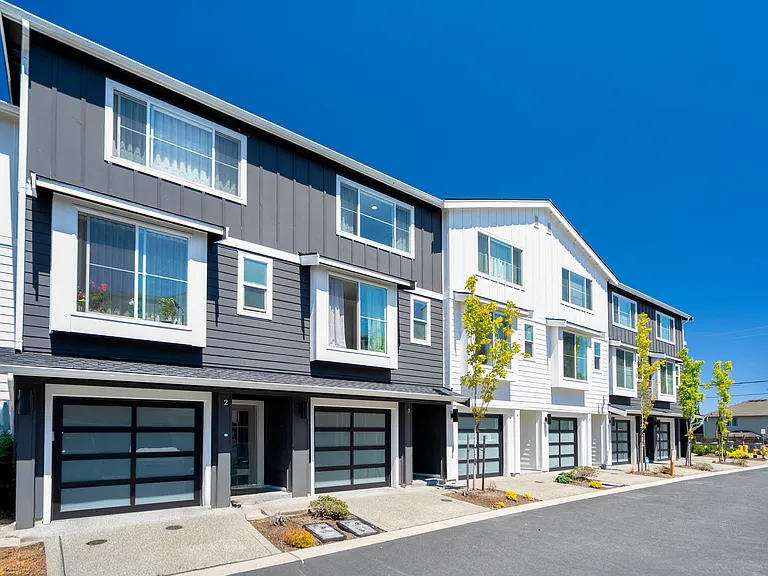 16030 Meadow Rd #B3 — Photo 1