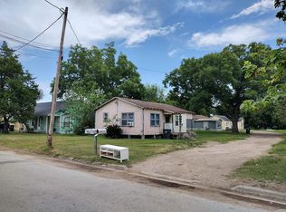 310 N Kleas St, Edna, TX 77957