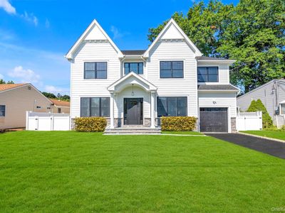 109 Greenway, Albertson, NY, 11507