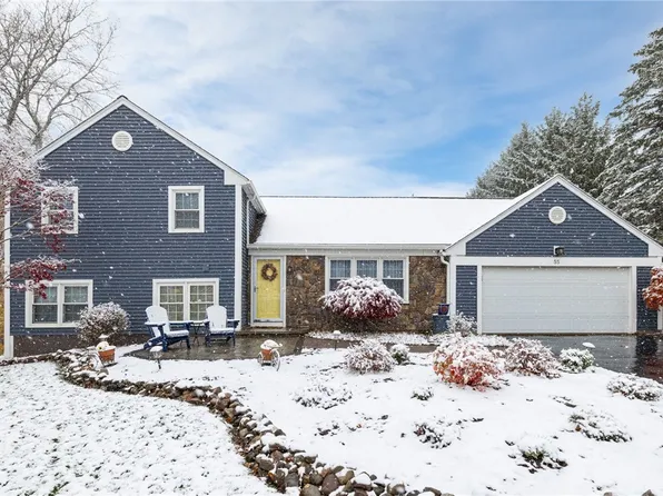 55 Wincanton Dr, Fairport, NY 14450
