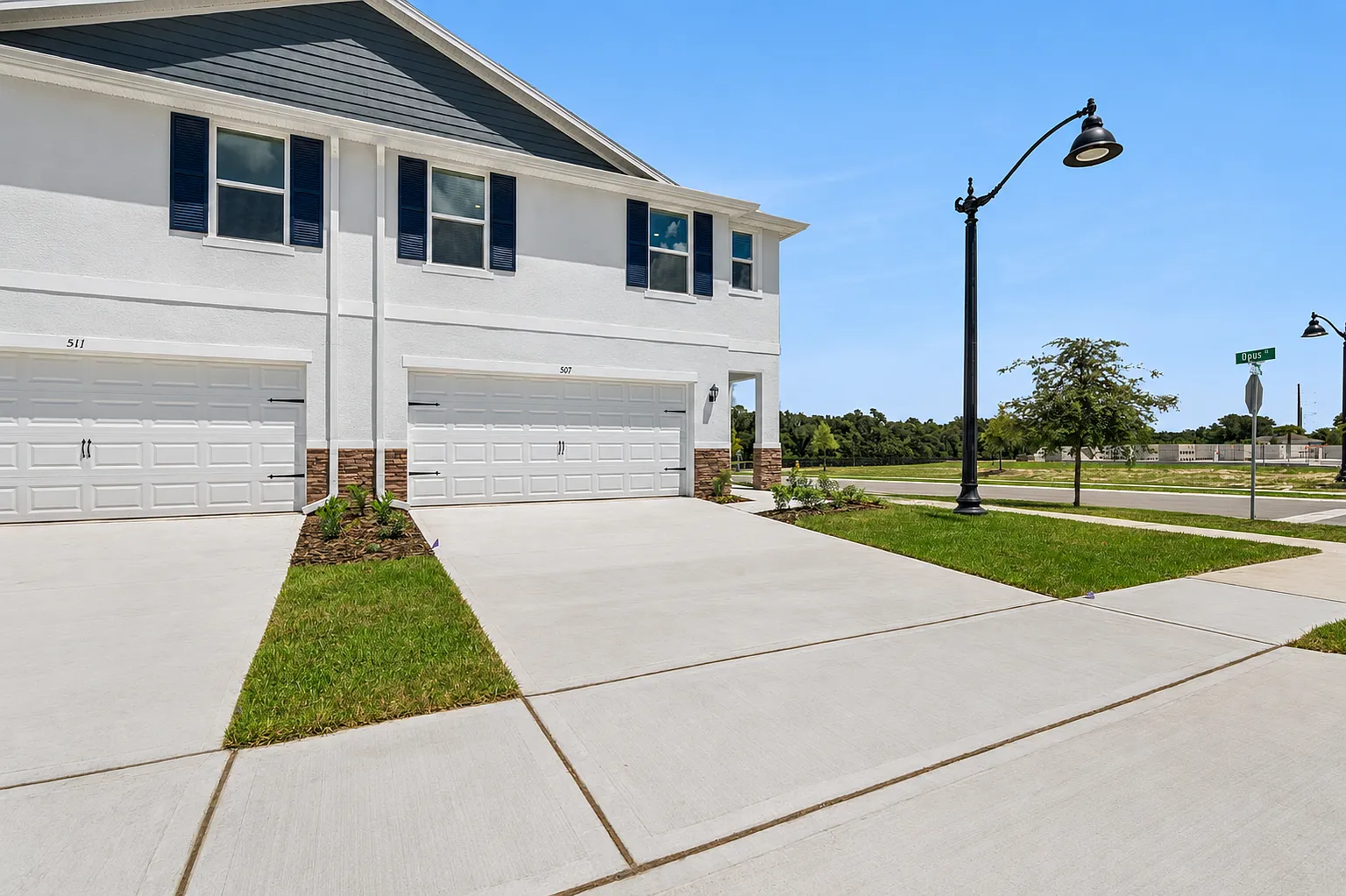 4 bed, 2.5 bath, 1758 sqft, $2,400 — Photo 2