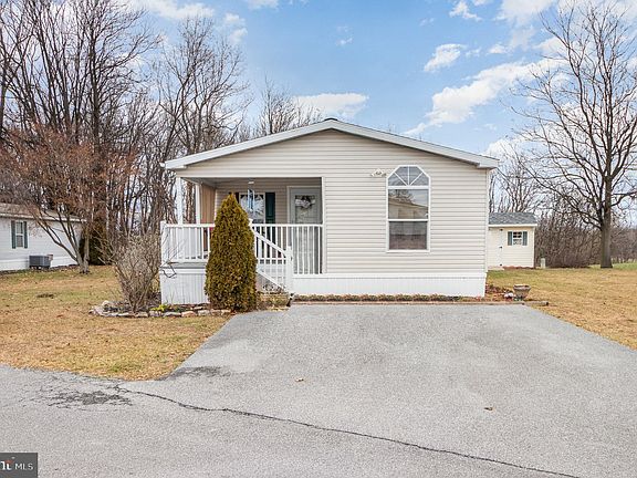 5th image of 11 Carol Ann Dr
