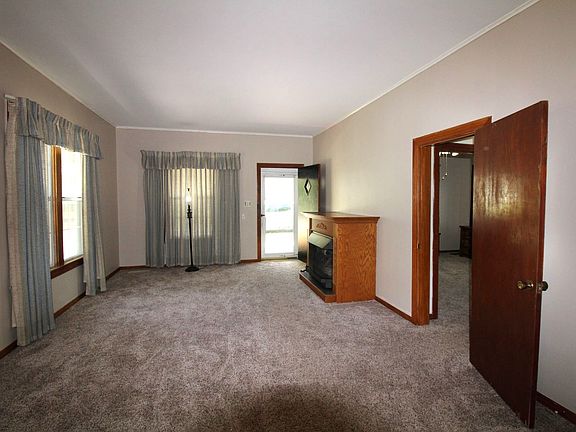 5th image of 513 Richardson St