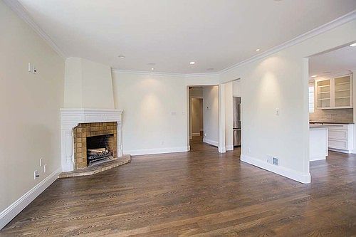 3rd image of 296 Francisco St