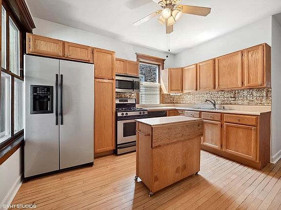 4th image of 2721 W Belmont Ave #2