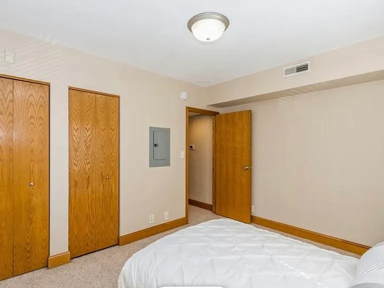 313 Grandview Ct — Photo 8