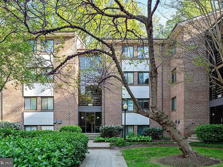 1540 Northgate Sq #11B — Photo 2