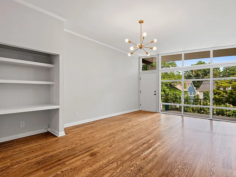 2703 Ashland St — Photo 4