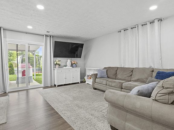 5th image of 132 Baybrook Cir