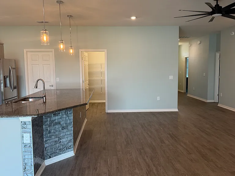 4340 Reding Way — Photo 6