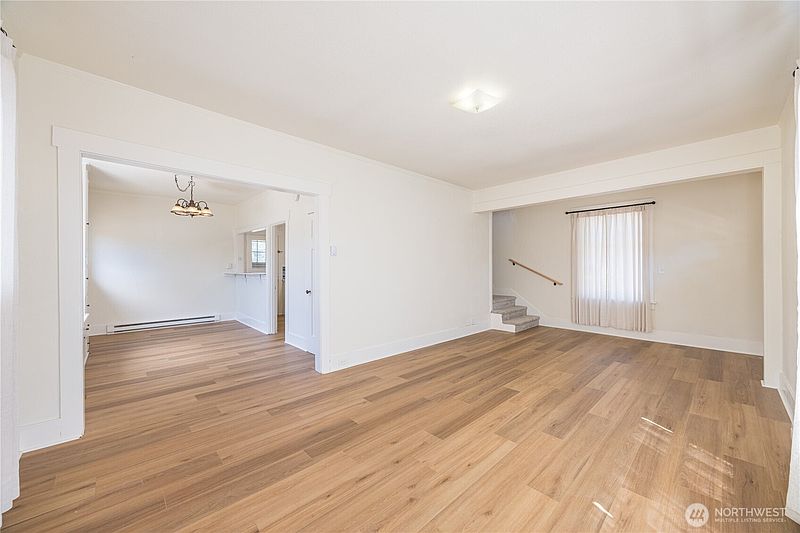 3rd image of 810 Oak Street