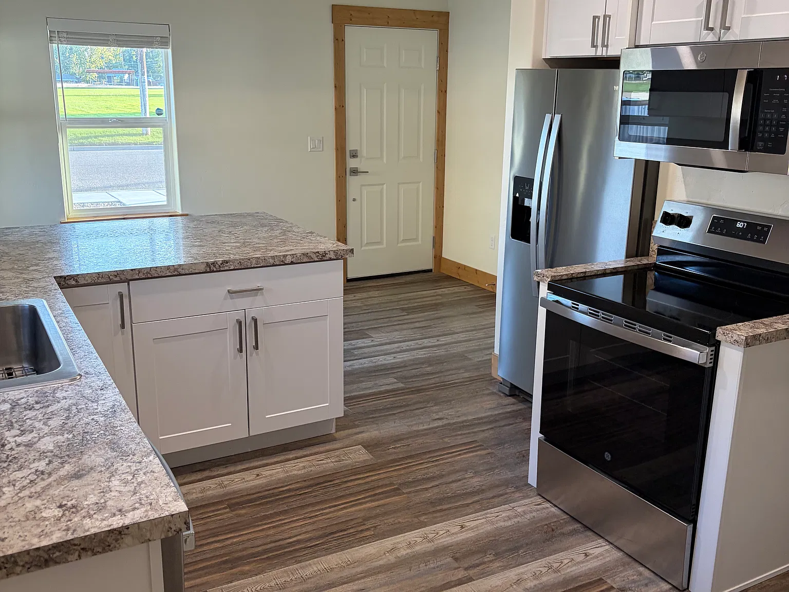 2 bed, 900 sqft, $1,600 — Photo 4