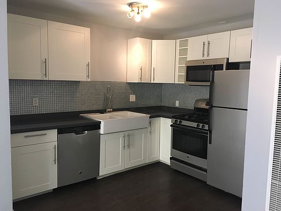 2nd image of 1215 E 4th St APT 204