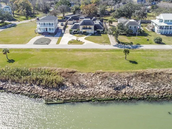 3540 Miramar Dr, Shoreacres, TX 77571