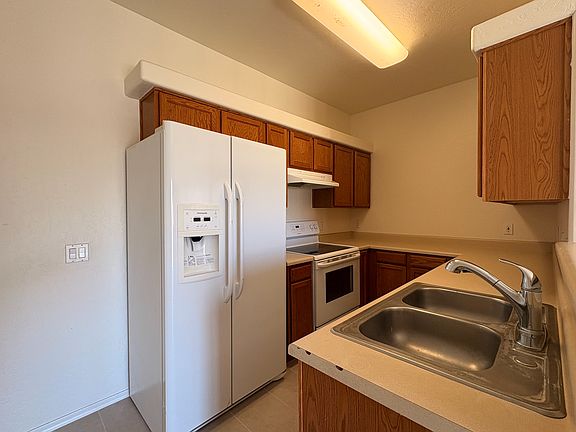 3rd image of 10396 E La Palma Ave APT A