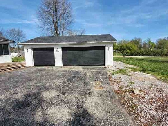 5th image of 904 Krupp Dr