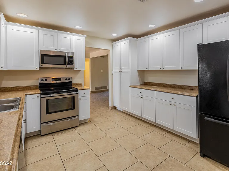821 N Corinth Ave — Photo 5
