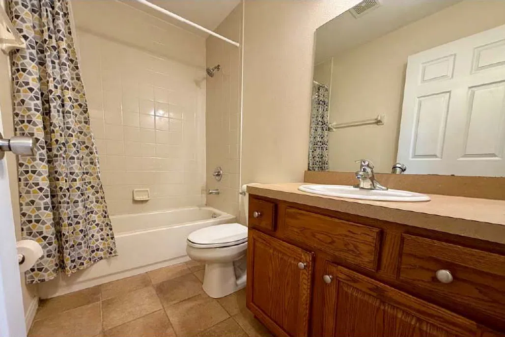 2 bed, 2.0 bath, 900 sqft, $1,300 — Photo 2