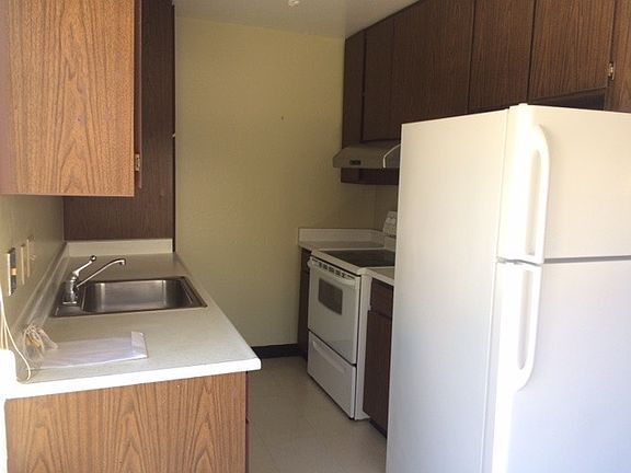 3rd image of 972 Sandra Ct APT 4