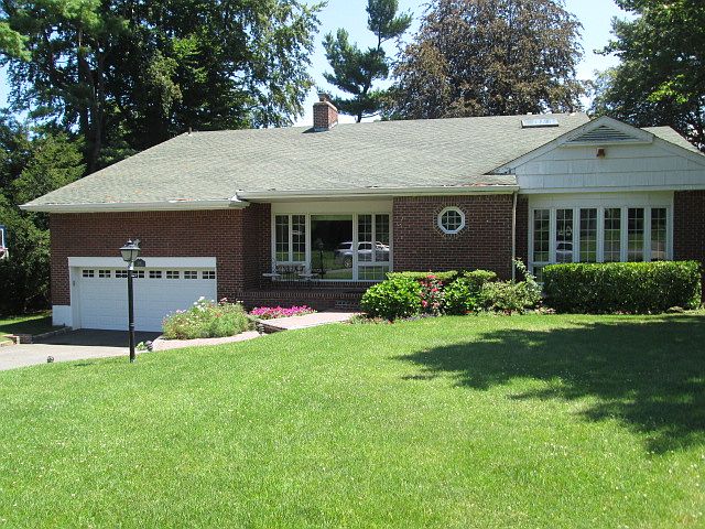 1st image of 105 Cooper Dr