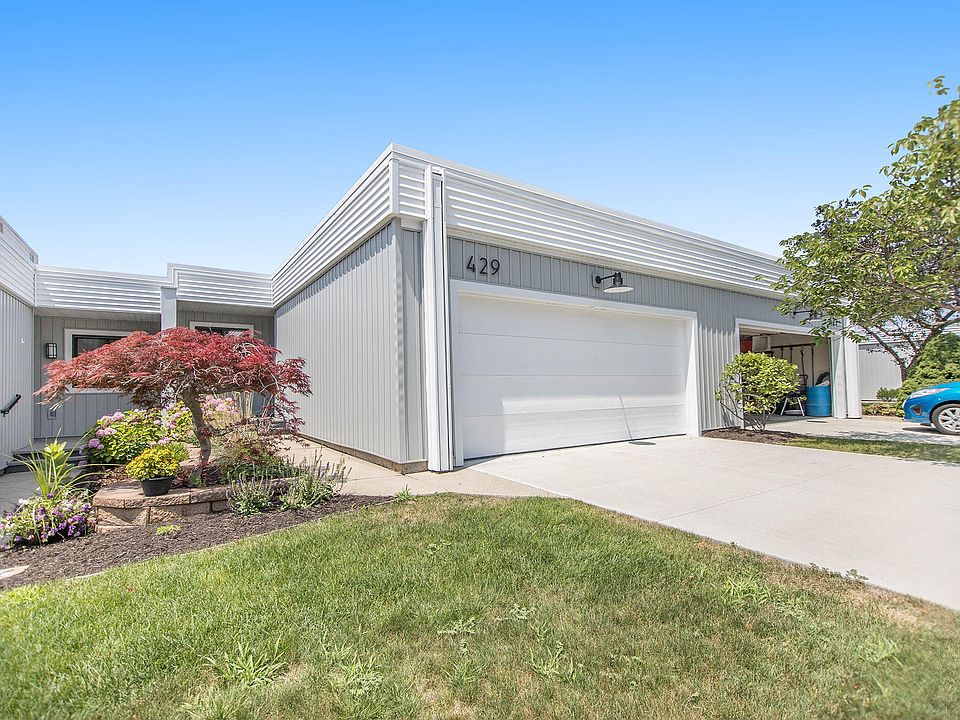 1st image of 429 Sand Dr