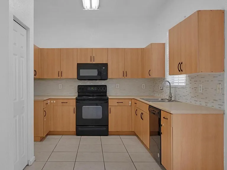 12471 SW 42nd St — Photo 11