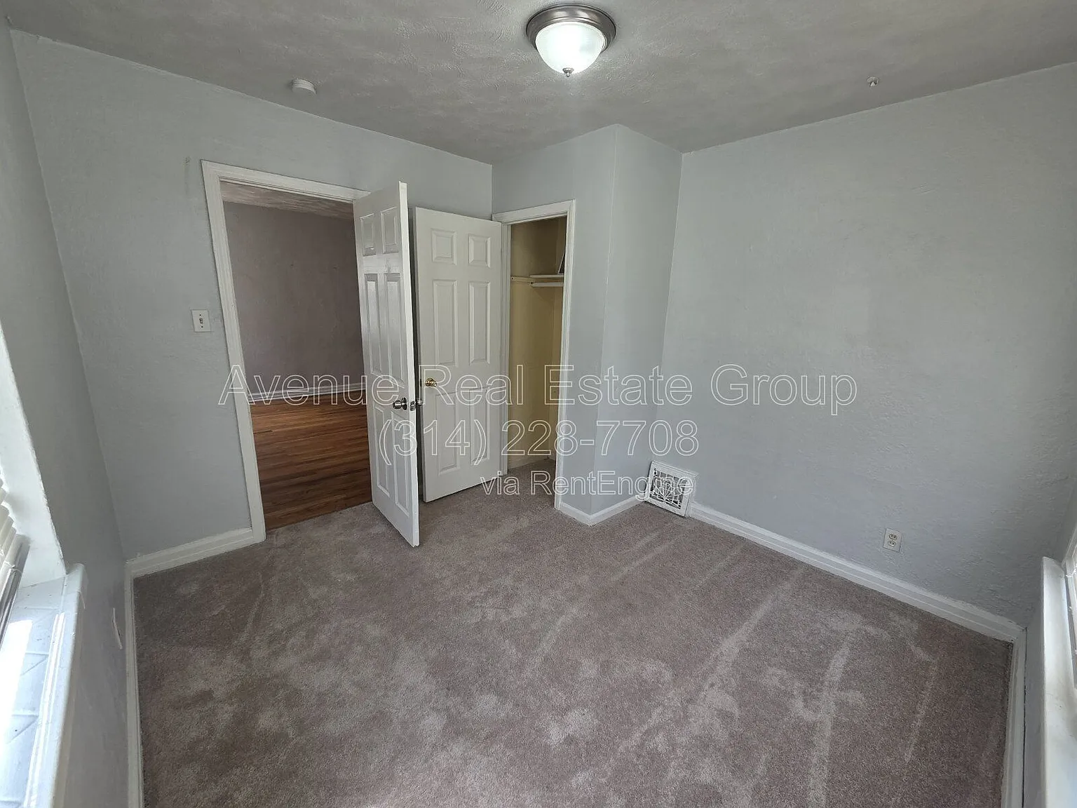 3 bed, 1.0 bath, 900 sqft, $1,056 — Photo 2
