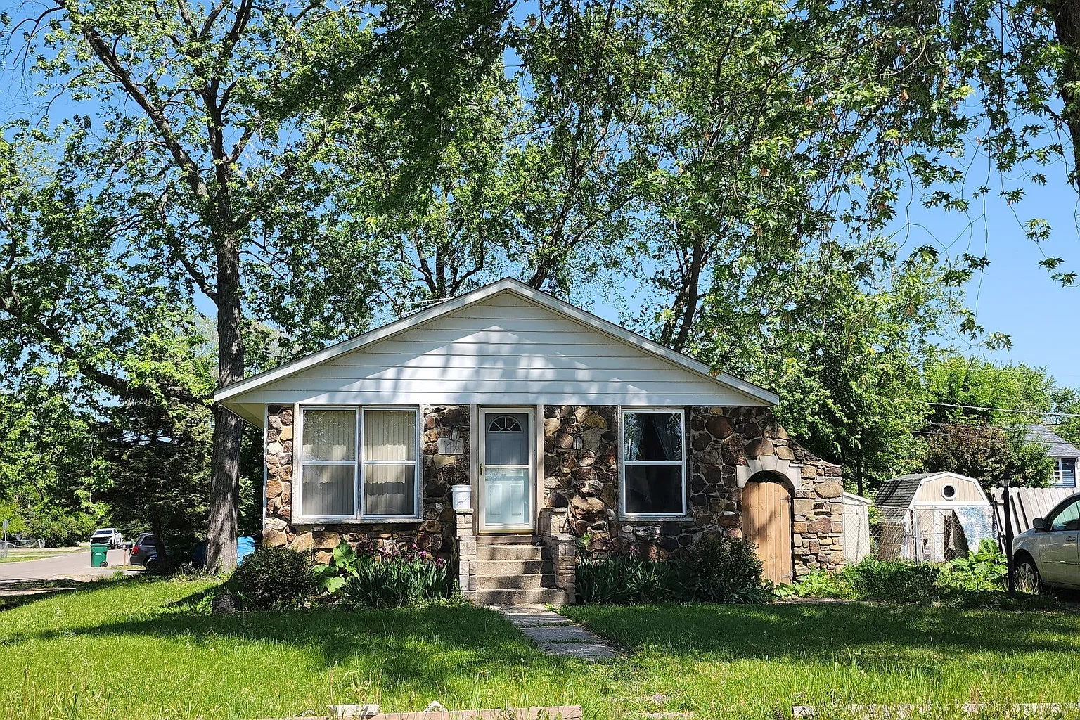 1415 Walnut Dr photo 1