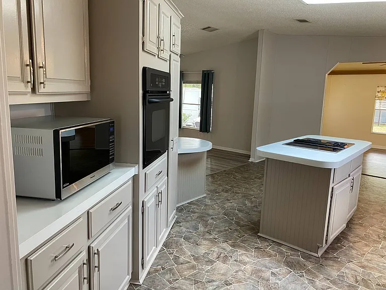 5661 SW 54th Ter — Photo 3