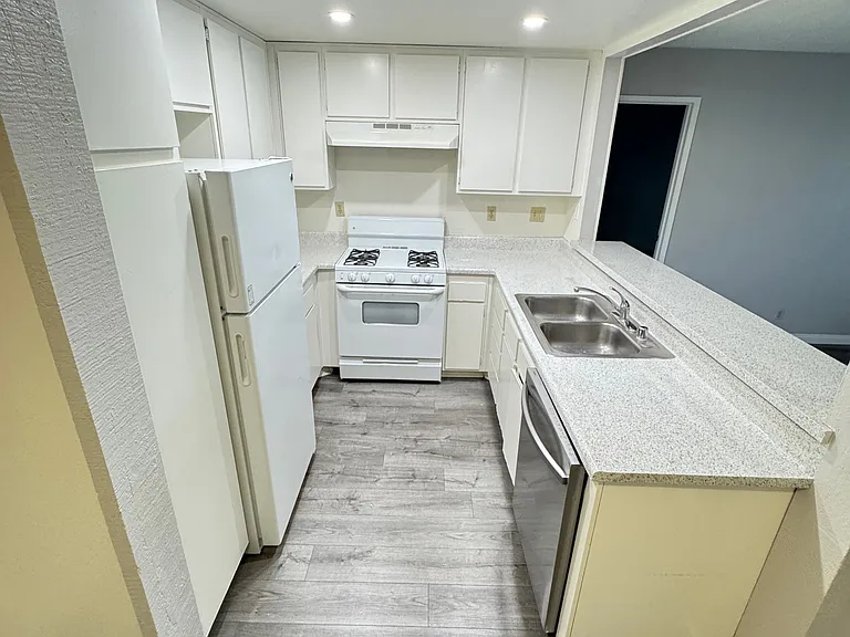 1133 E Alosta Ave #B201 — Photo 6