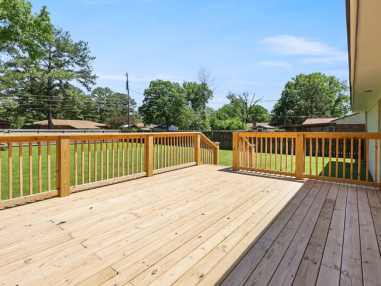 614 Holland Ct SW — Photo 17