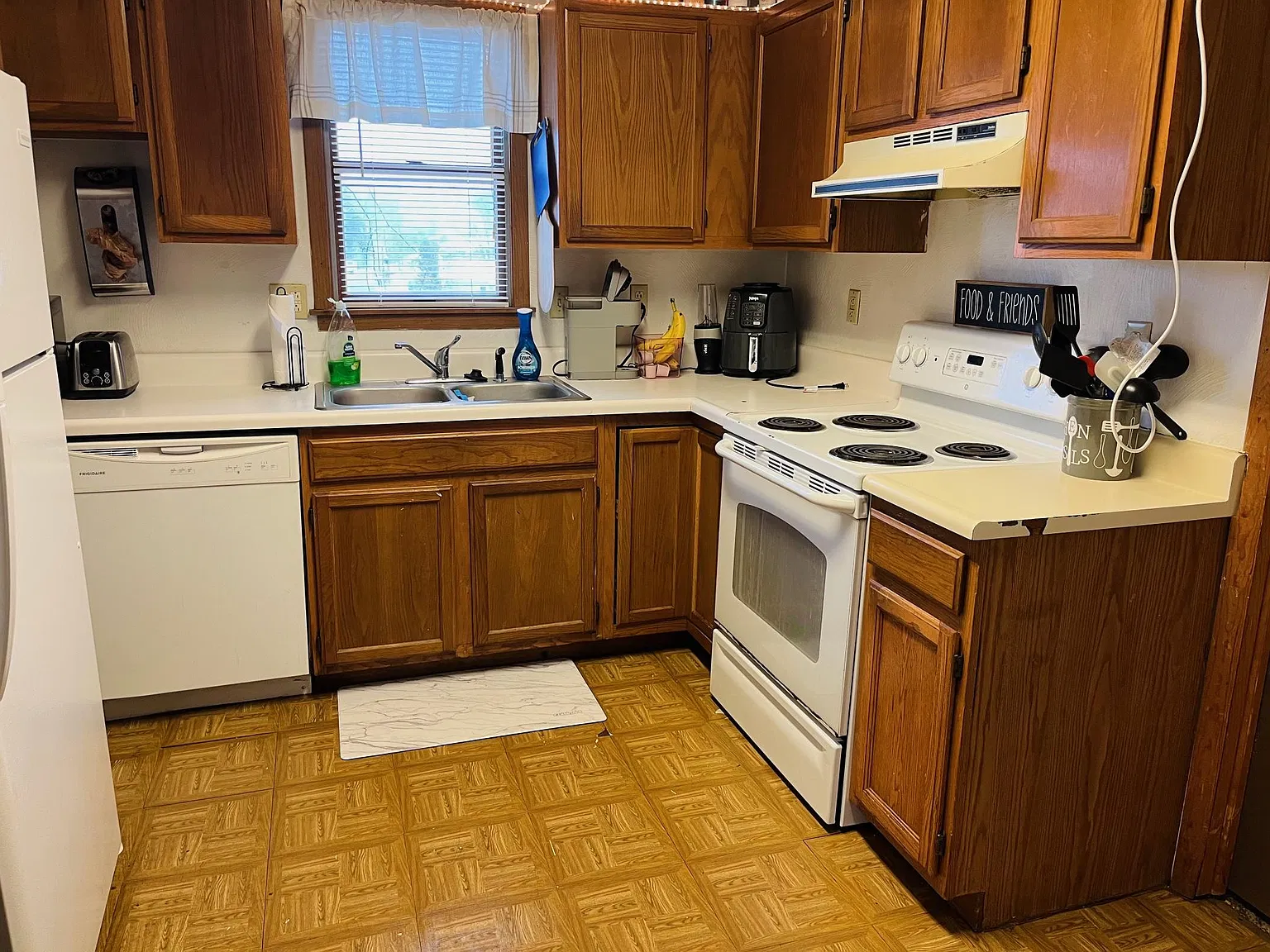 209 Waverly St — Photo 3