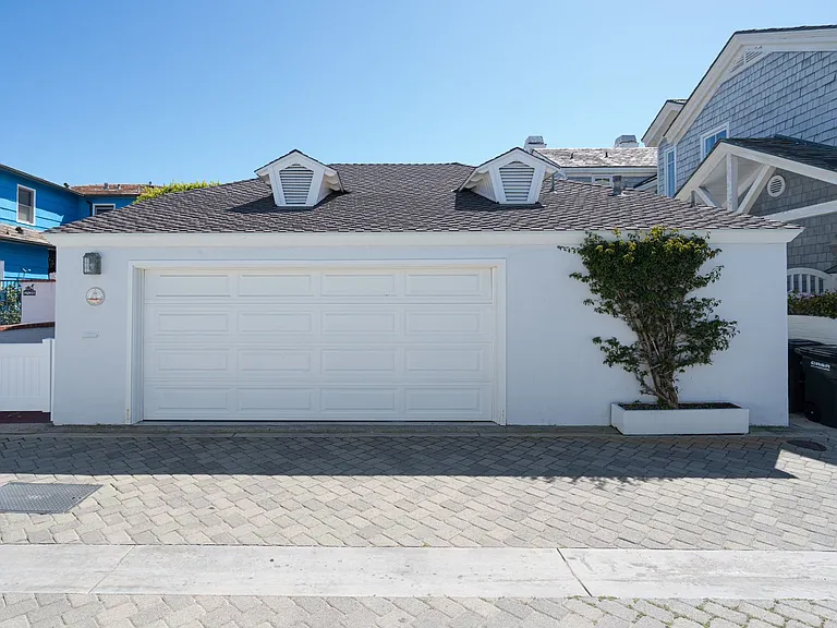 2124 E Oceanfront — Photo 29