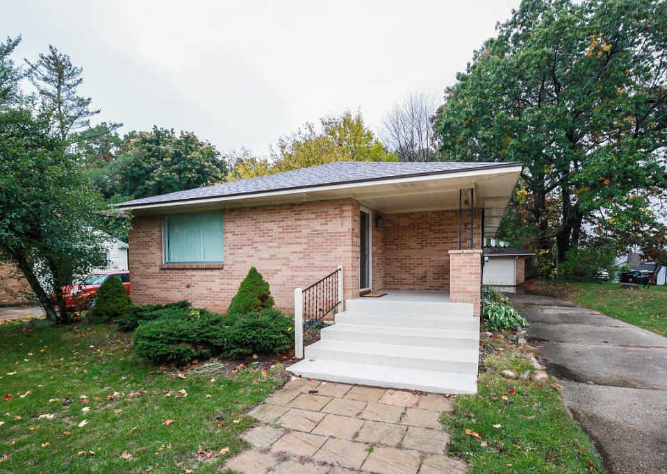 1st image of 3757 Ivy Dr NE