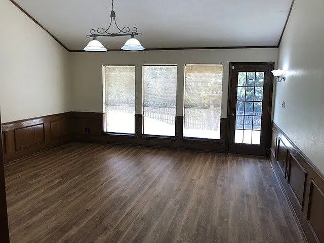 4 bed, 2.0 bath, 2500 sqft, $2,800 — Photo 3