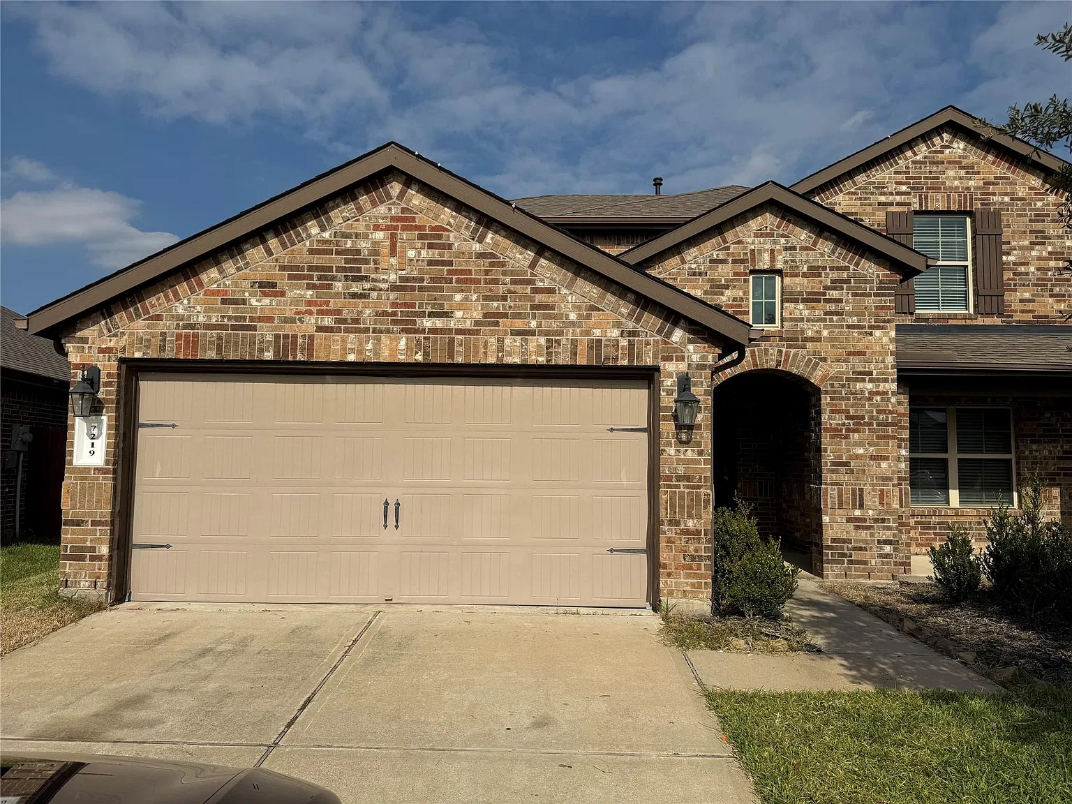4 bed, 3.5 bath, 2488 sqft, $2,800 — Photo 2